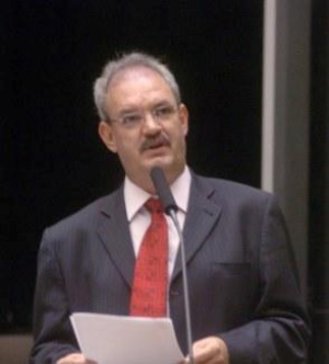 Geraldo Resende processa Eleandro Passaia
