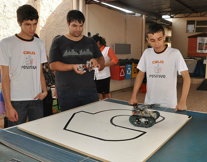 Projeto de Robótica Escolar do Colégio Celq de Amambai é destaque no Estado