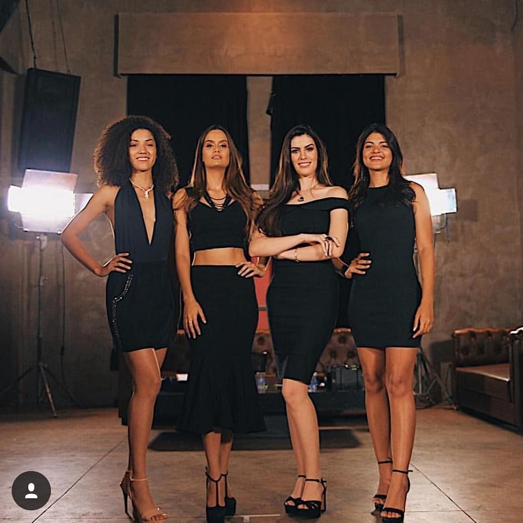 Modelo de Amambai, Caroline Oliveira é finalista no concurso Miss MS Be Emotion Caroline ao lado das demais finalistas do concurso / Foto: Divulgação