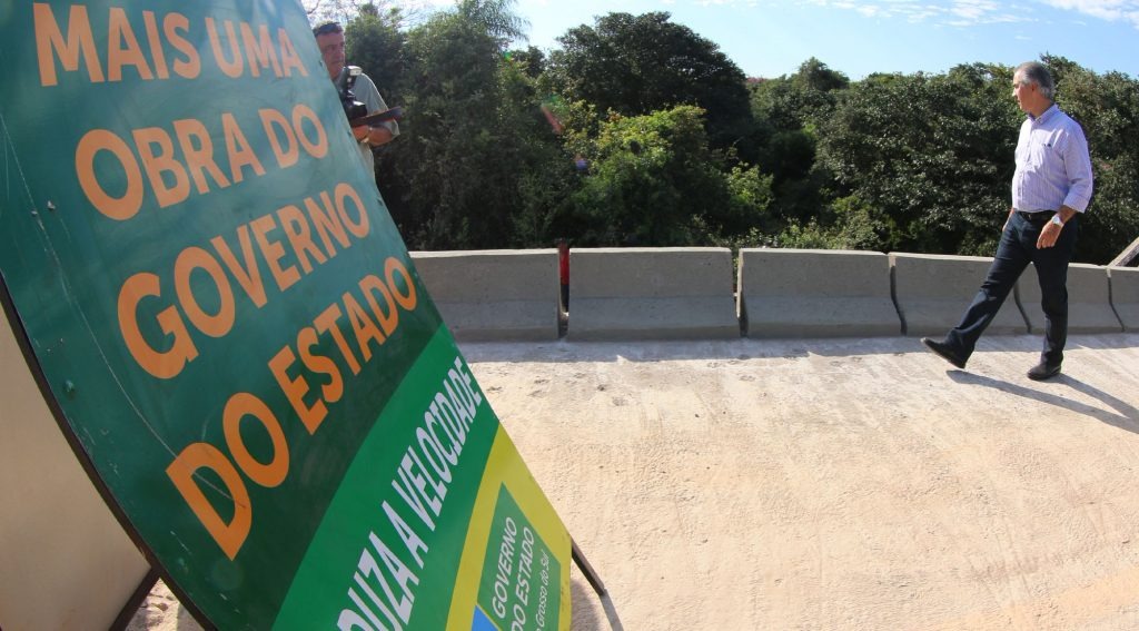 Governo já entregou 35 pontes de concreto em municípios de MS Governo já entregou 50 pontes de um total de 94 projetadas, em 39 municípios: investimentos de R$ 104 milhões.