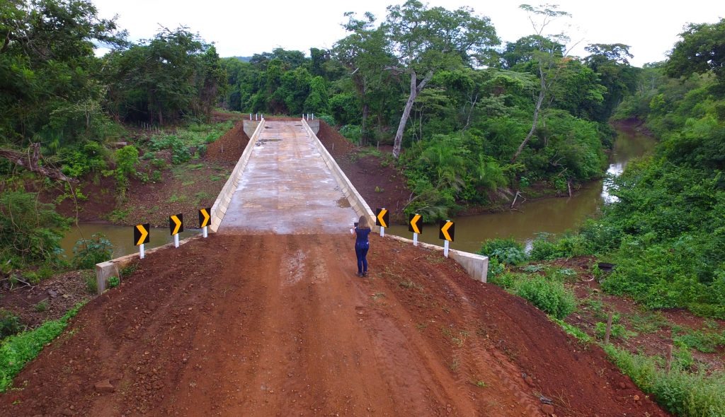 Governo já entregou 35 pontes de concreto em municípios de MS Infraestrutura em travessias internas nos municípios garante segurança às pessoas e escoamento à produção rural.