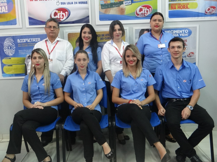 City Lar de Amambai está com promoções de Natal Quadro de funcionários da City Lar / Foto: Moreira Produções