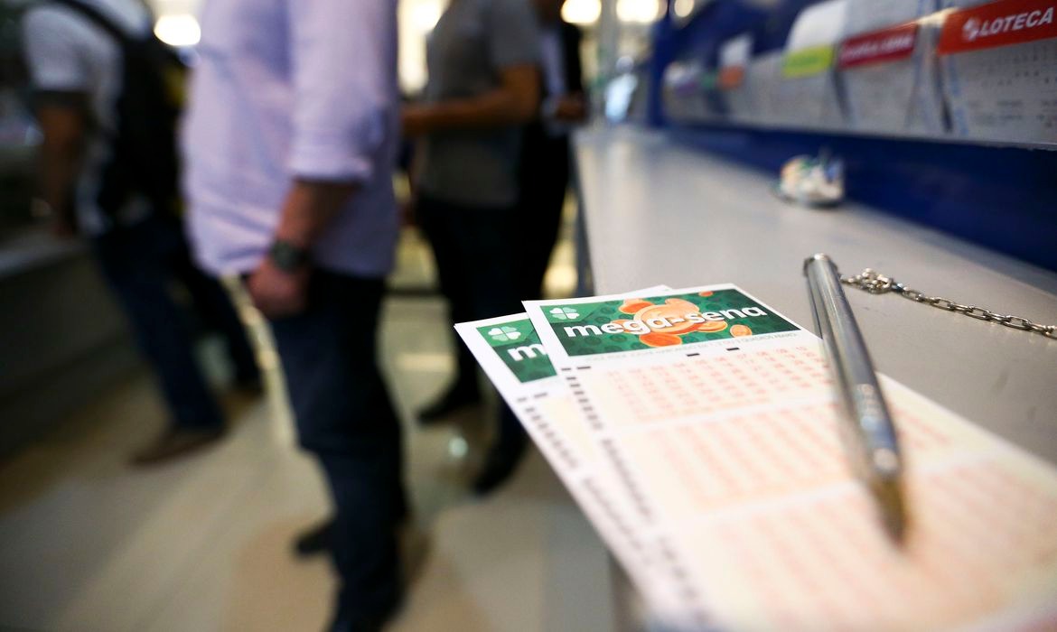 Mega-Sena sorteia nesta quinta-feira (22) prêmio acumulado de R$ 32 milhões © Marcelo Camargo/Agência Brasil