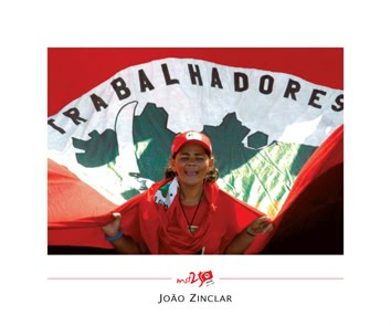 Mulheres protestam contra investimentos do BNDES no agronegócio