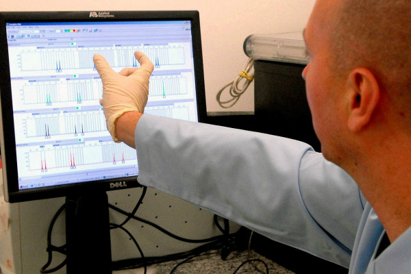 A identificação pelo DNA chega a quase 100% de certeza e tornou-se uma importante prova (Foto : divulgação)