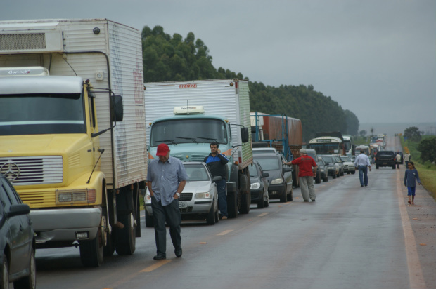 Grupo de sem terra fechou a 463 em protesto que durou quatro horas.