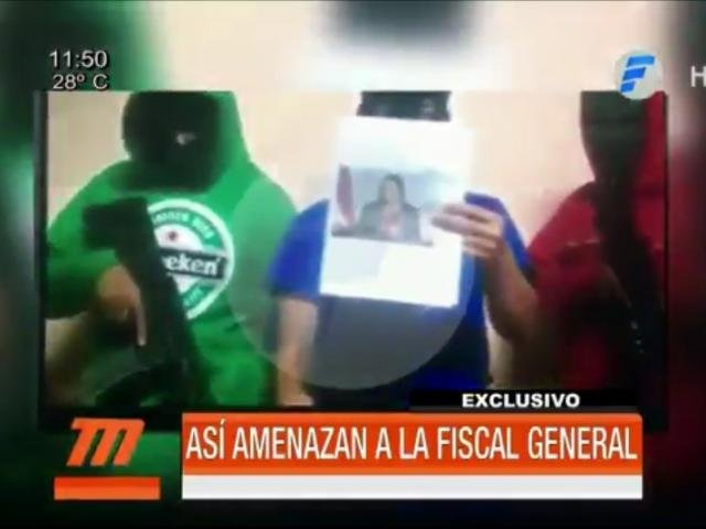 Em vídeo, CV avisa que cabeça de procuradora "está a premio" No vídeo, criminosos ameaçam e mostram imagem da procuradora. (Foto: Reprodução)