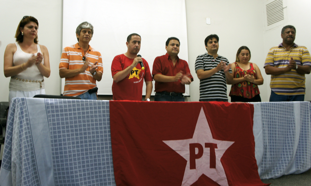 Correntes do PT discuem estratégias para as eleições 2012 Correntes do PT discuem estratégias para as eleições 2012