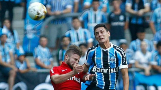 Em jogo ríspido, Inter e Grêmio ficaram no 0 a 0 e deixaram tudo em aberto para o 2º jogo