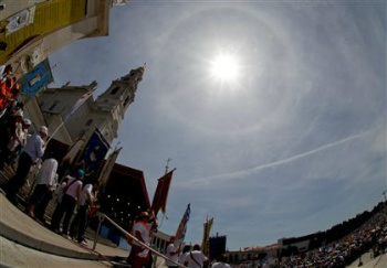 Cristais de gelo explicam círculo brilhante em torno do Sol