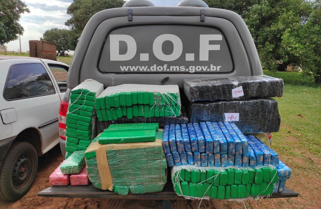 DOF apreende 260 kg de maconha em veículo abandonado na MS 289 DOF apreende 260 kg de maconha em veículo abandonado na MS 289