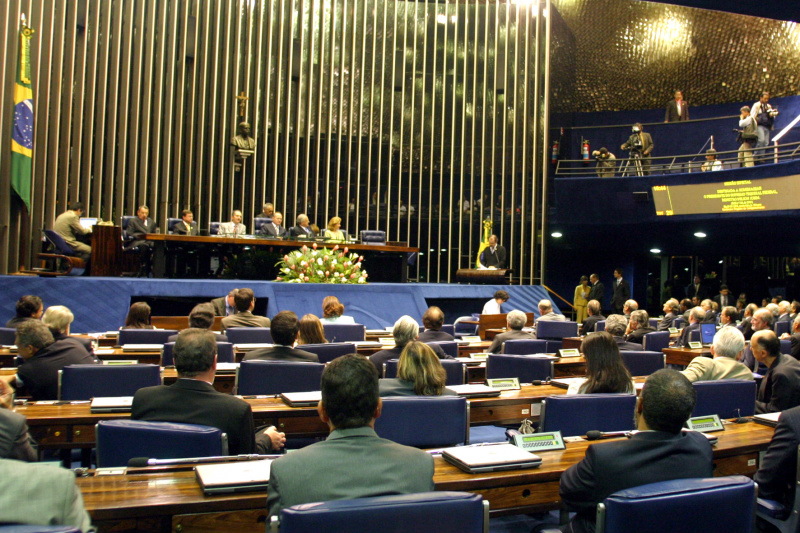 Senadores cobram medidas para reduzir inflação e taxas de juros Senadores querem cobrar da equipe econômica do governo medidas que permitam a redução da inflação e da taxa de juros