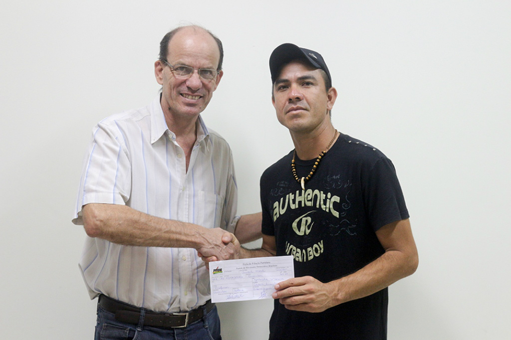 O professor Ismael Morel (D) com o prefeito Sérgio, ambos peemedebistas.