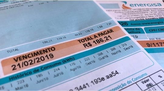 Consumidores tem reclamado de aumentos abusivos na conta de energia elétrica - Foto: Divulgação