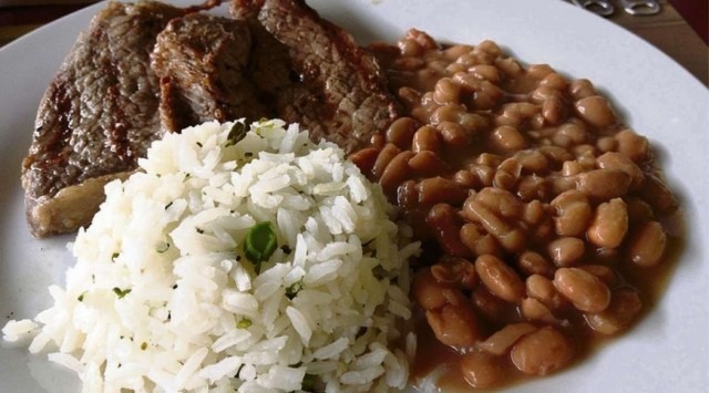 Arroz, feijão e carne são os alimentos mais desperdiçados no Brasil Arroz, feijão e carne são os alimentos mais desperdiçados no Brasil