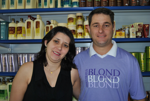 Acontece nos dias 5 e 6 de setembro o Feirão dos Amigos em Amambai A segunda edição do Feirão dos Amigos é um evento promovido pelos empresários Juliano Moreschi e Jociane Moraes Moreschi, proprietários da D’stak Cosméticos