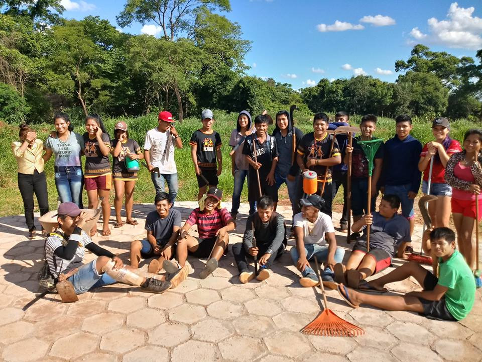  Membros da comunidade preparando o Parque  para receber os atletas do Festival Escolar de Esporte Indígena / Foto: Reprodução Facebook