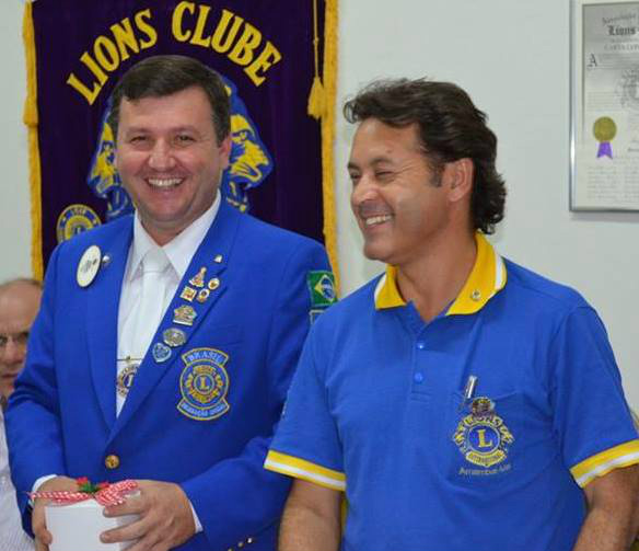 Presidente do Lions Clube de Amambai, Dorivaldo Alves dos Santos  e o governador do Lions/ Foto: Arquivo Pessoal