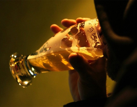 Carnaval: Ministério da Saúde alerta sobre risco de álcool e direção para homens jovens Carnaval: Ministério da Saúde alerta sobre risco de álcool e direção para homens jovens