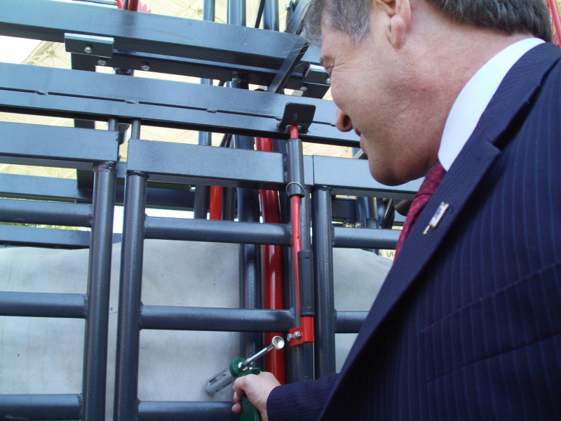 Vacinação contra aftosa atinge 94% do rebanho em 22 Estados e Distrito Federal Mendes Ribeiro lançando campanha contra aftosa em Uberaba,MG.