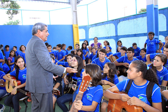 Governador aposta em três pilares essenciais para a educação