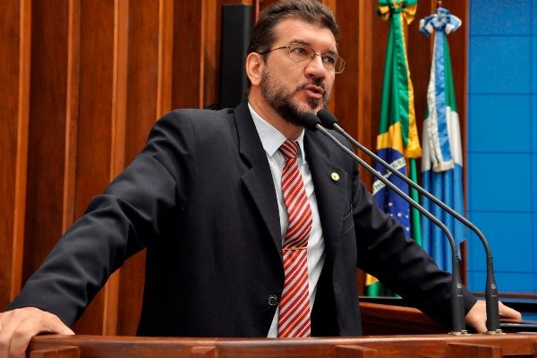 Kemp repudia comemorações aos 55 anos do golpe que deu início a ditadura militar Imagem: Deputado leu depoimento da jornalista Rose Nogueira, militante presa pela ditaduraDeputado leu depoimento da jornalista Rose Nogueira, militante presa pela ditadura / Foto: Luciana Nassar