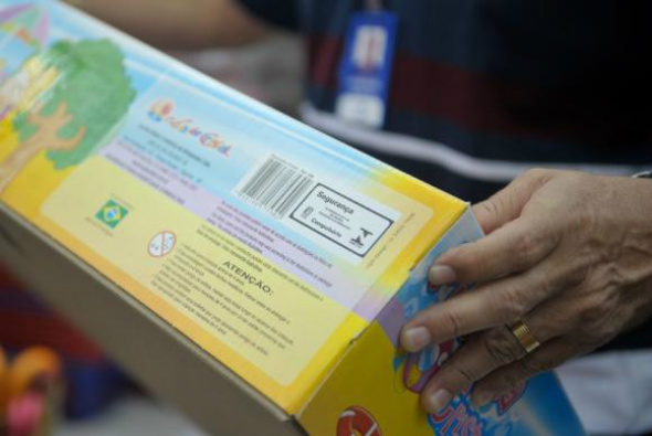 Verificar se o produto tem o selo do Inmetro é um dos cuidados que os pais devem ter ao comprar brinquedos para o Dia da Criança / Foto: Arquivo/Agência Brasil
