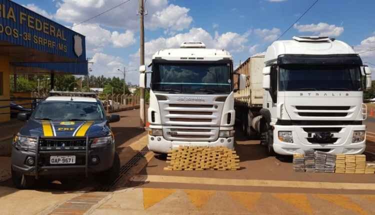 Dupla receberia R$ 30 mil para levar R$ 8 milhões em cocaína até Santos Veículos foram levados para a sede da Polícia Federal em Dourados (Foto: Divulgação, PRF)