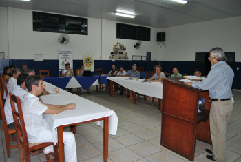 Dia Mundial da Água - Diretor da Sanesul de Amambai palestra no Rotary Club O palestrante na reunião do Rotary de Amambai.