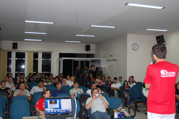 A “UEMS em debate” é uma audiência pública, com o intuito de debater e informar à população acadêmica e local todos os aspectos financeiros e estruturais em que se encontra a UEMS.