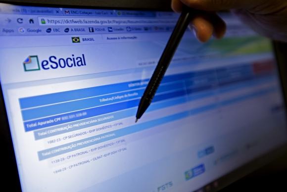 eSocial abrange 14,4 mil empresas, que faturaram mais de R$ 78 milhões em 2016 ou que aderiram voluntariamente. Elas empregam 15 milhões de trabalhadoresMarcelo Camargo/Agência Brasil