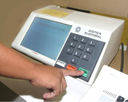 Juiz de Amambai convoca eleitores em dívida com a Justiça Eleitoral Os eleitores em situação irregular são aqueles que não votaram nos últimos três pleitos e que também não justificaram sua falta.