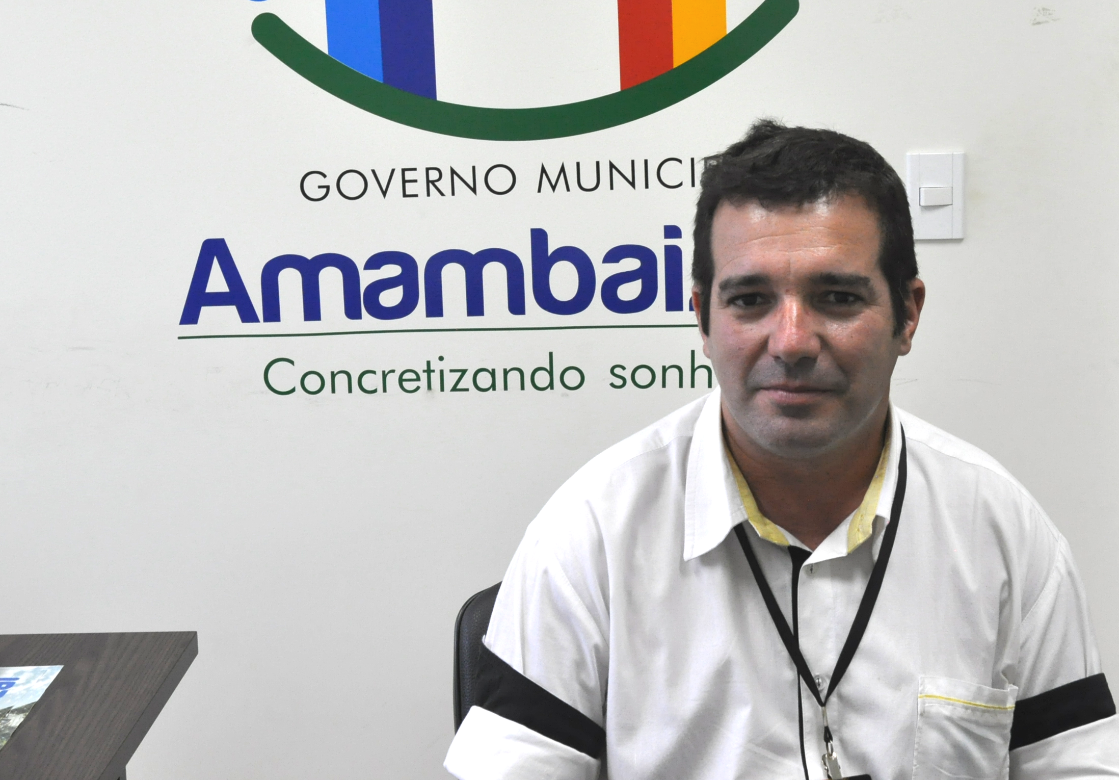 Natal de Luzes de Amambai terá decoração cenográfica Pela terceira vez, Luiz Claudio Ferreira é o responsável pela criação da decoração natalina em Amambai; o tema terá foto na cenografia