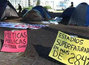 Movimento #naovaitercopa começa lento nas capitais Grupos antigoverno pegam carona no fenômeno dos “rolezinhos” e convocam pelas redes sociais protestos em 32 cidades