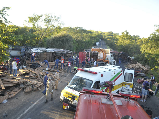 Mais de 20 pessoas morrem em acidente na BR-282 em SC