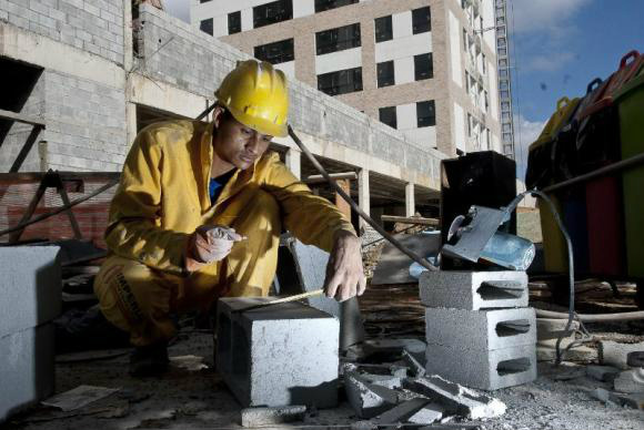 Renda do trabalhador tem redução de 5%