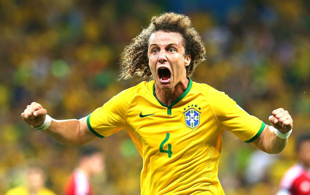 Embalado pela torcida, Brasil vence Colômbia e pega Alemanha na semi David Luiz abre o berreiro e comemora o segundo gol do Brasil (Foto: Getty Images)