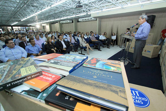 Com 80% de autores regionais, obras literárias são entregues pelo Estado