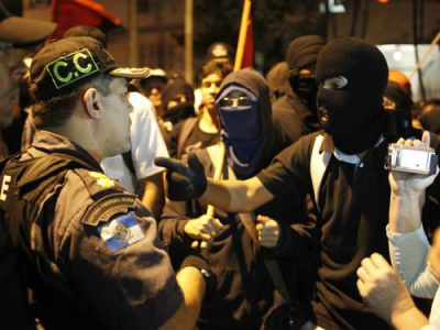 O projeto prevê também que as manifestações terão que ser informadas previamente