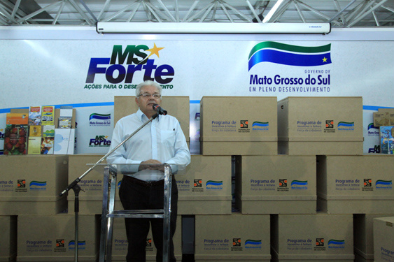 Com 80% de autores regionais, obras literárias são entregues pelo Estado