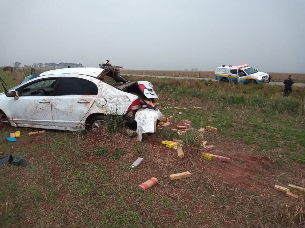 Traficantes abandonam veículo com drogas após capotamento na MS-156 Foto: Divulgação