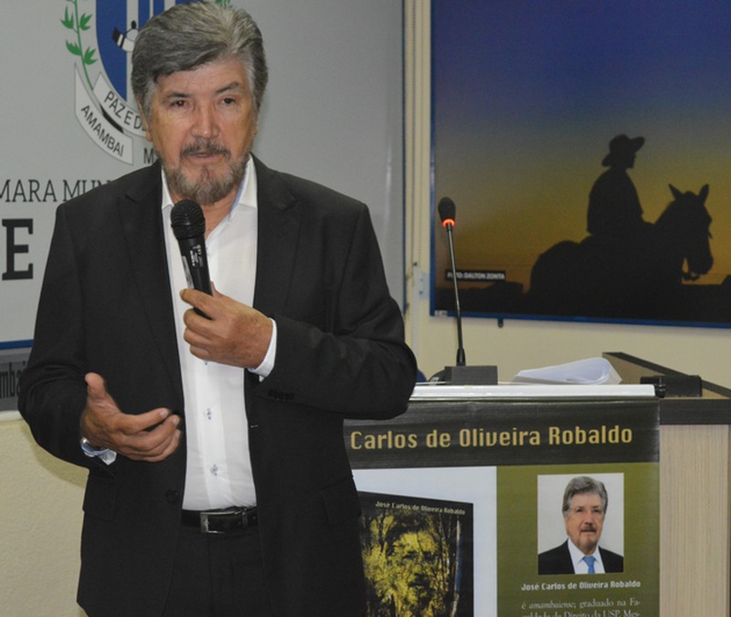 José José Carlos de Oliveira Robaldo é autor do livro Viajando o Tempo / Foto: Moreira Produções