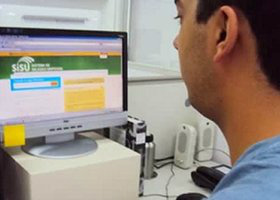 O local, o horário e os procedimentos para a inscrição devem ser verificados pelo estudante com a escola em que foi selecionado
