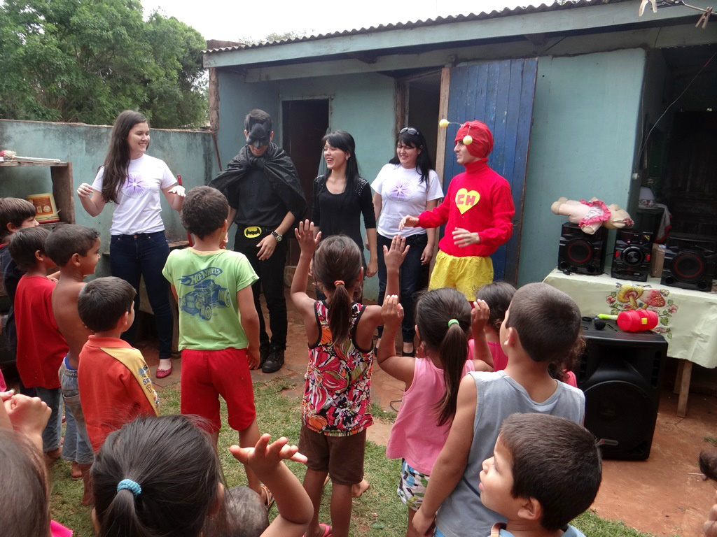 Atividades recreativa com crianças da vila Integradas.