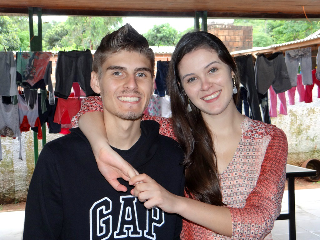 Rafael com sua irmã Emillie, ambos do Rotaract de Amambai. / Foto: Moreira Produções