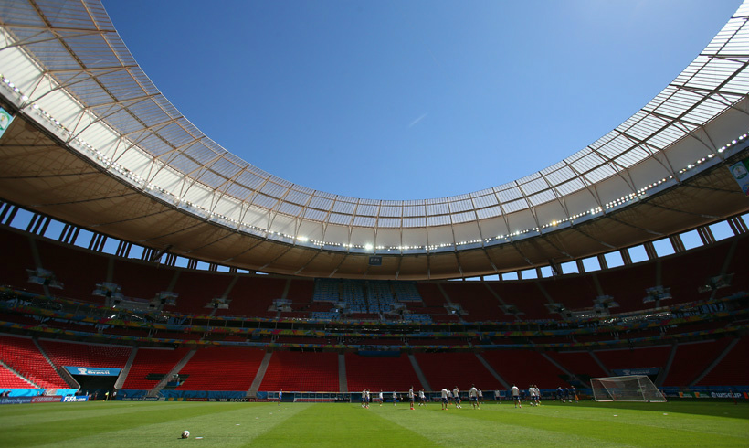 Jogadores da Bélgica treinam no Estádio Mané Garrincha: técnico Marc Wilmots prometeu um time ofensivo contra a Argentina