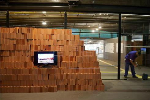 As exposições pertencem a 180 artistas de diferentes países e versam sobre diferentes lugares do planeta. EFE/Arquivo 