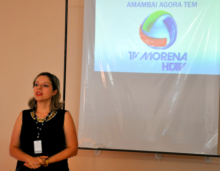 A executiva de contas, Ana Cláudia Arce, durante explanação sobre o sinal HD / Foto: Assessoria