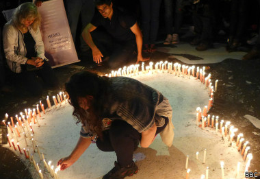 O coração com 242 velas formado em frente à Kiss na vigília que marcou o aniversário do incêndio