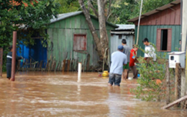 Mais de 15 mil pessoas foram afetadas diretamente por temporais no RS Mais de 15 mil pessoas foram afetadas diretamente por temporais no RS